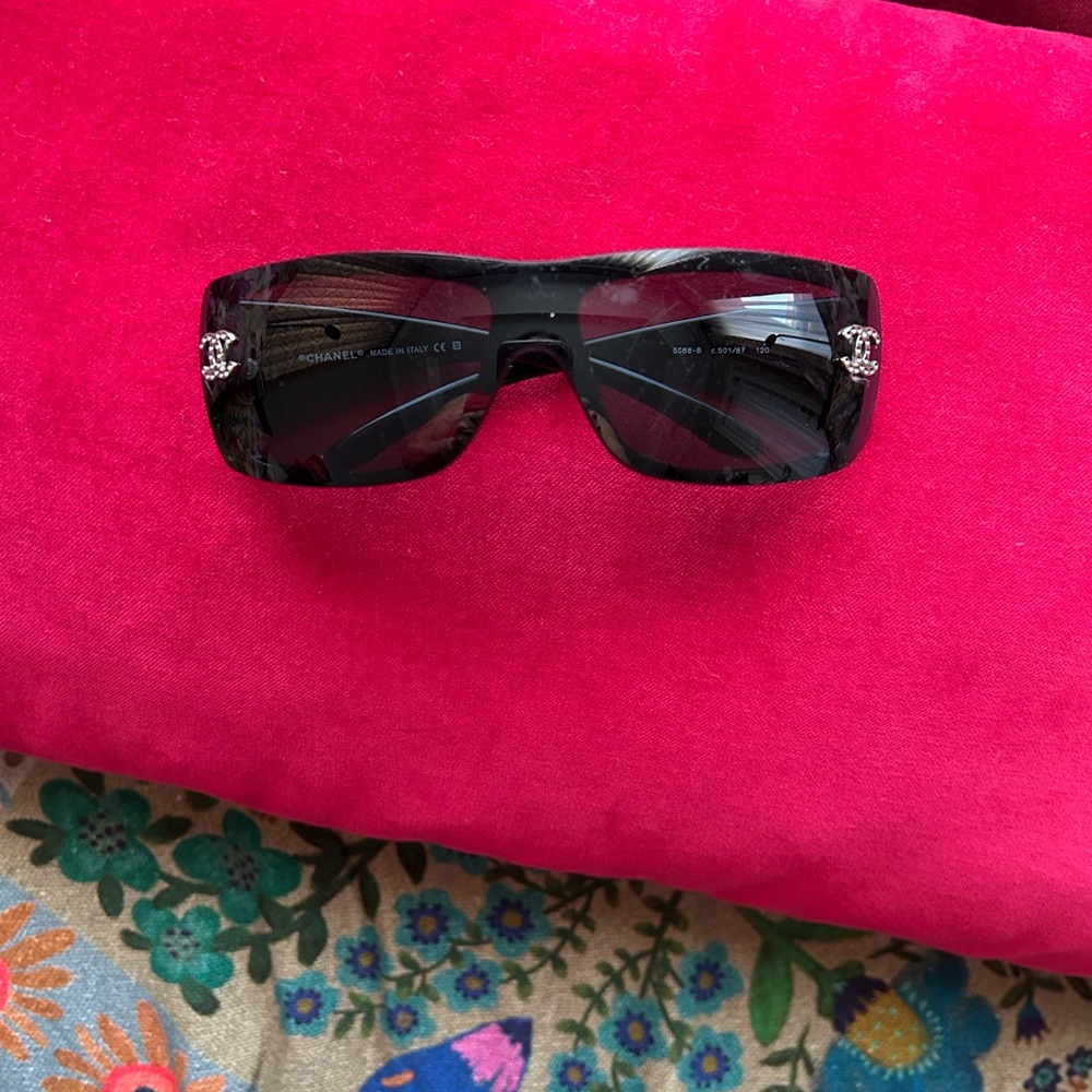 CHANEL Black Sunglasses with Silver Details